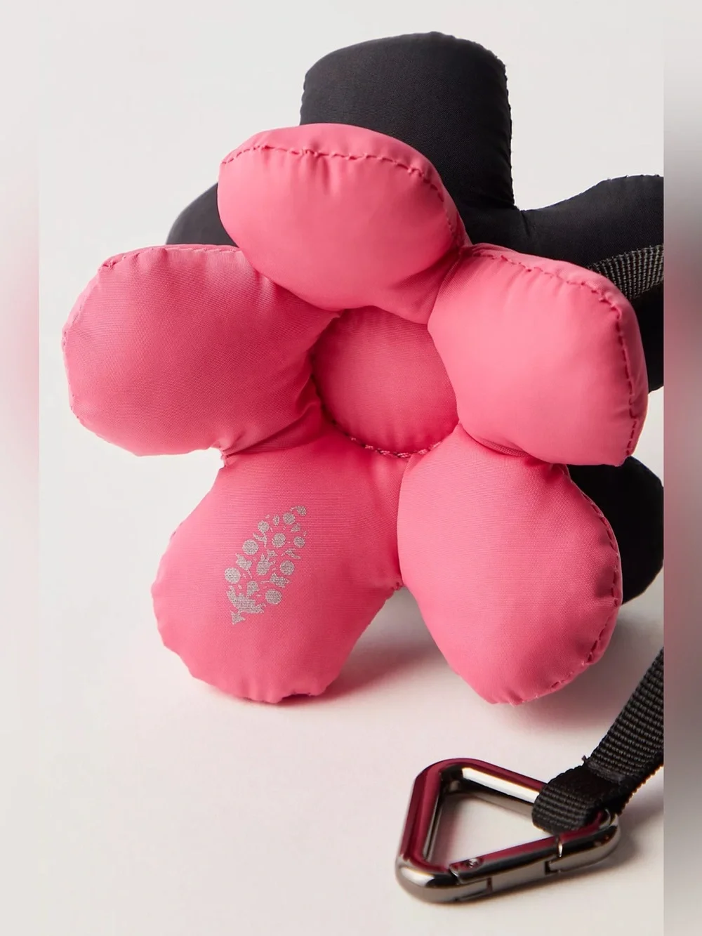 FP Movement Petal Talk Keyring 🔥 black/ bubblegum 🔥NWT!